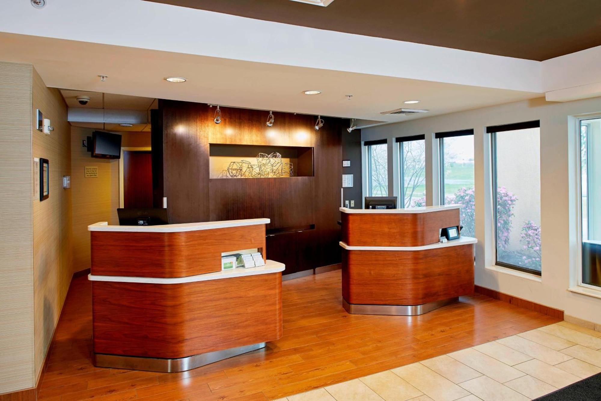 Hotel Courtyard By Marriott Lansing Extérieur photo