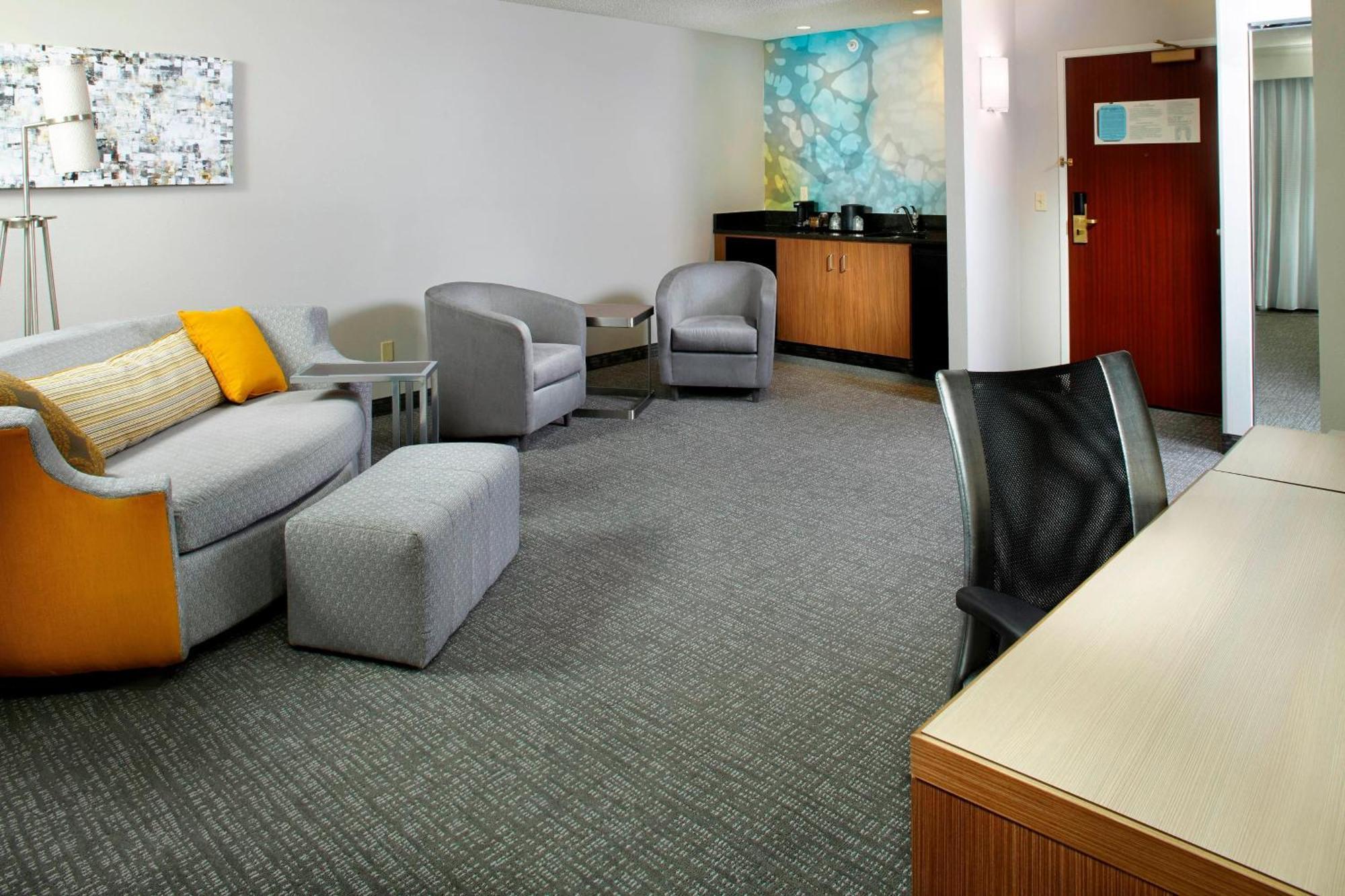 Hotel Courtyard By Marriott Lansing Extérieur photo